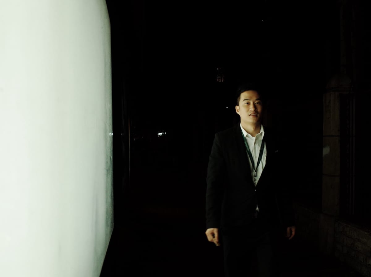 广告灯箱照亮夜行人, image 27