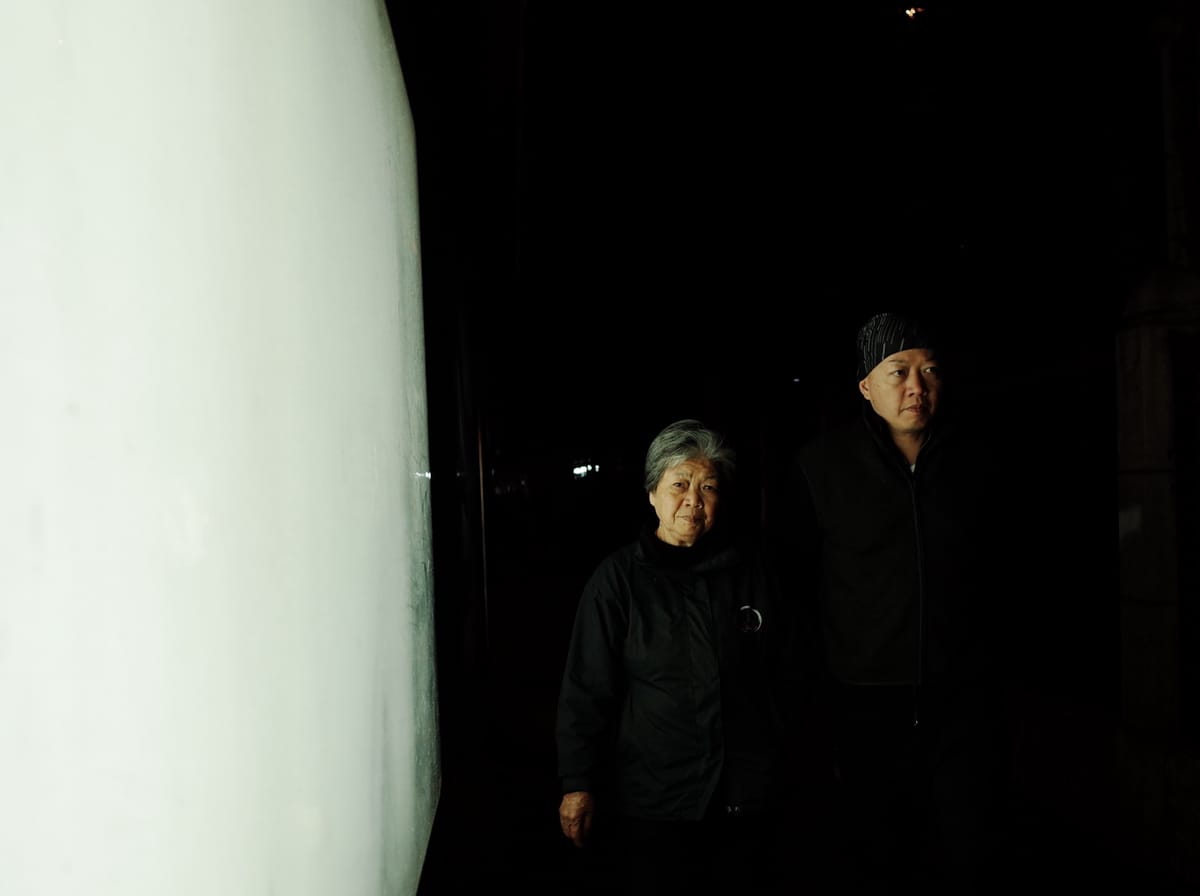 广告灯箱照亮夜行人, image 33