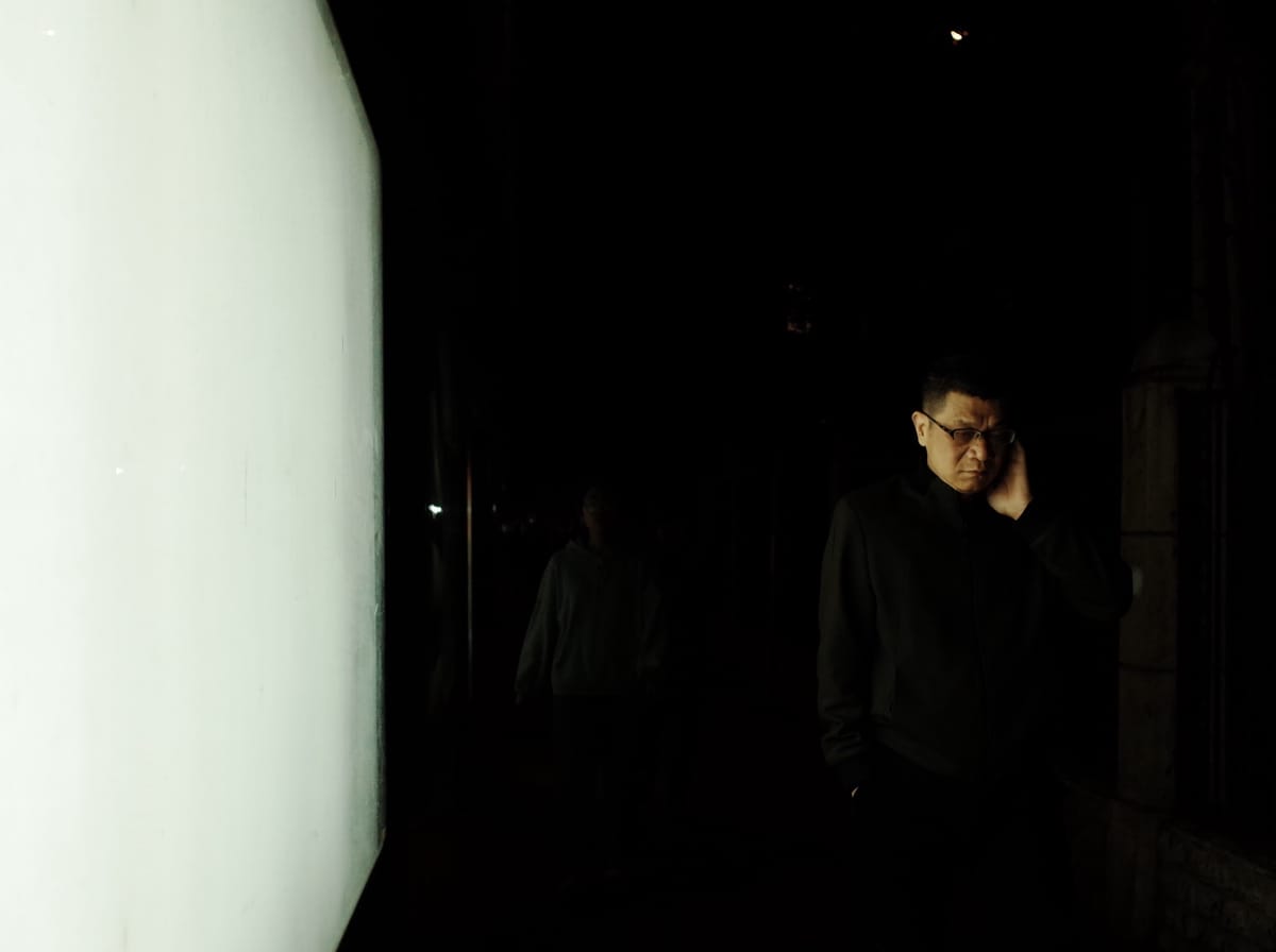 广告灯箱照亮夜行人, image 41