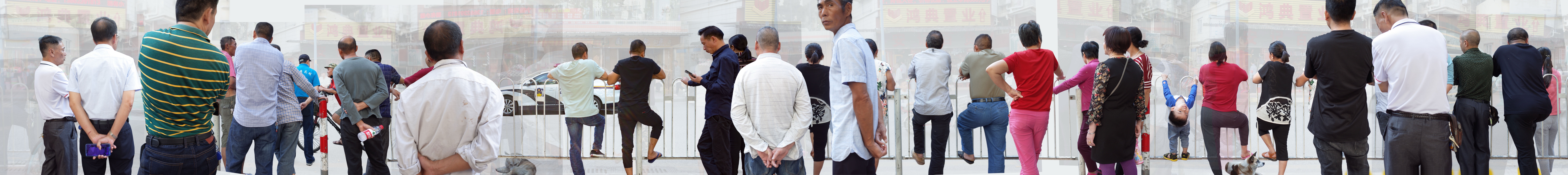 Photographing at the Scene of a Suspected Homicide in Yuancun (在员村一场疑似命案现场照相) by Yan Jiacheng (闫家成), artwork image 1